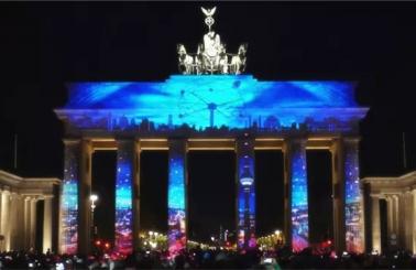 一年一度柏林灯光节开幕，多处地标性建筑披上绚丽的外衣