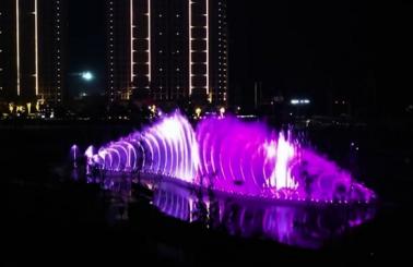 “湖北雷溪河音乐喷泉”彩悦佳秀集团设计与施工，打造城市夜间美景！